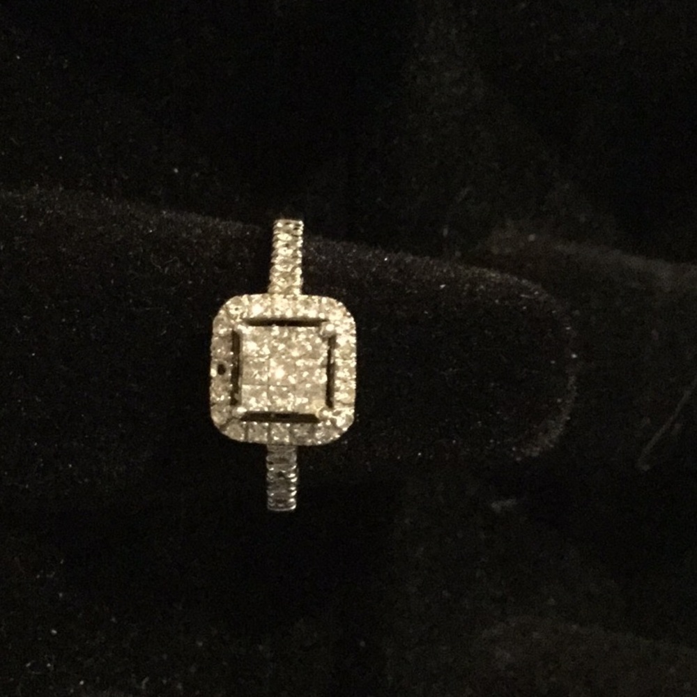 White gold diamond ring